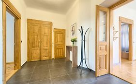 Spacious And Bright Apartment Dusni 13